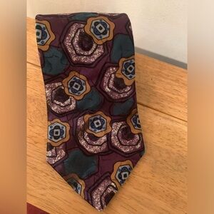 Towncraft 100% Polyester Purple and Gold Tie